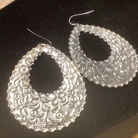 Silvertone and Green Enamel Tear Drop Pierced Earrings - Picture 6 of 6